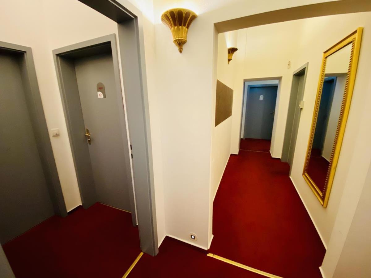 Doppelzimmer Dinner, Direkt Am Alten Strom 罗斯托克 外观 照片