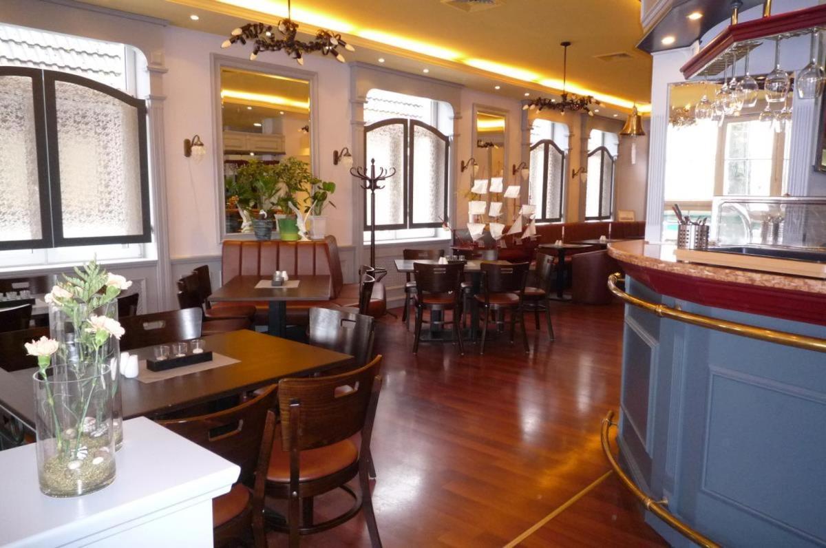 Doppelzimmer Dinner, Direkt Am Alten Strom 罗斯托克 外观 照片